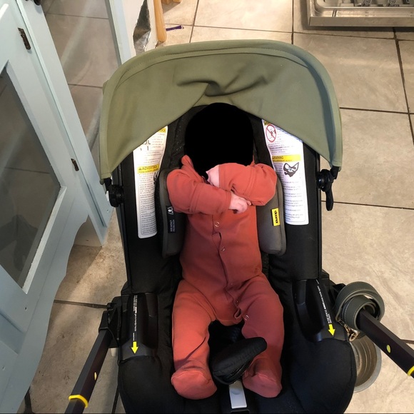 Doona Car Seat/Stroller - Picture 3 of 4